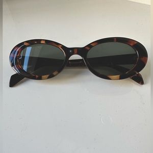 Komono Ana Tortoise oval sunglasses EUC
